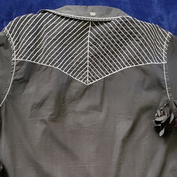 Roar button down - Picture 2 of 2